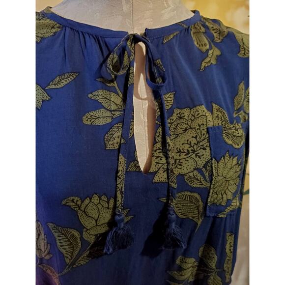 a.n.a. Floral Peasant Keyhole Tie Neck Hi-Low Blue/Green Blouse Women's Size M - Picture 5 of 9